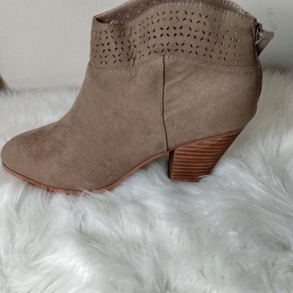 New Violet & Red Jackson Lazer cut topline bootie 9.5 - Picture 4 of 5